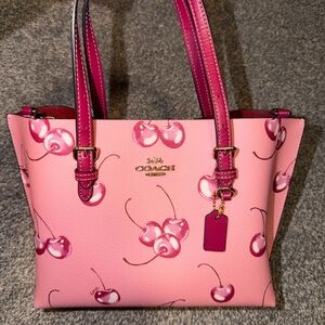Coach mollie tote 25 cherry print